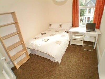 Photo 1: Room 7 only £120/week BILLS INCLUDED