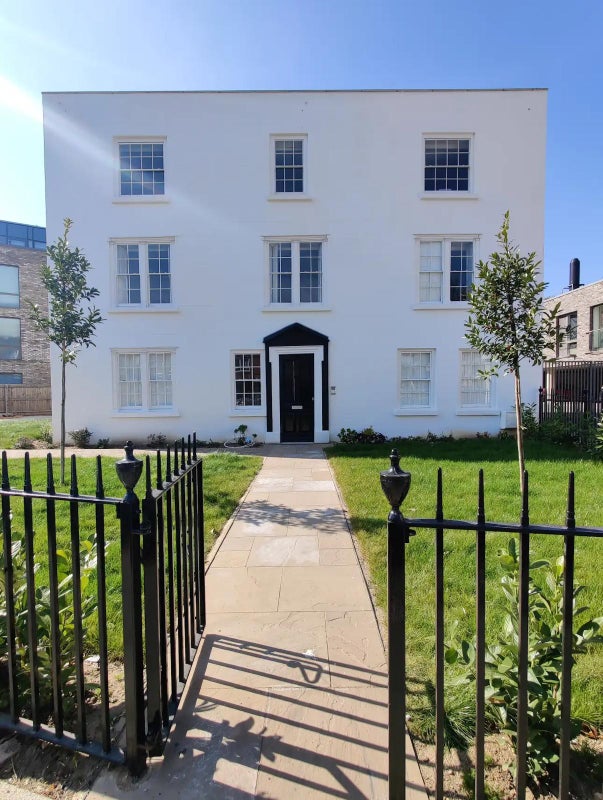 Photo 1: Housefront (we are ground floor flat)