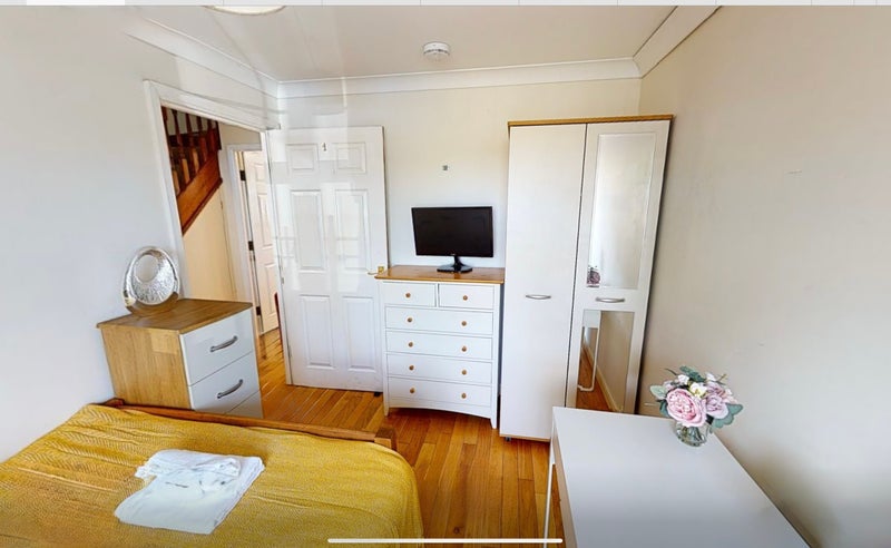 Photo 1: Room-1