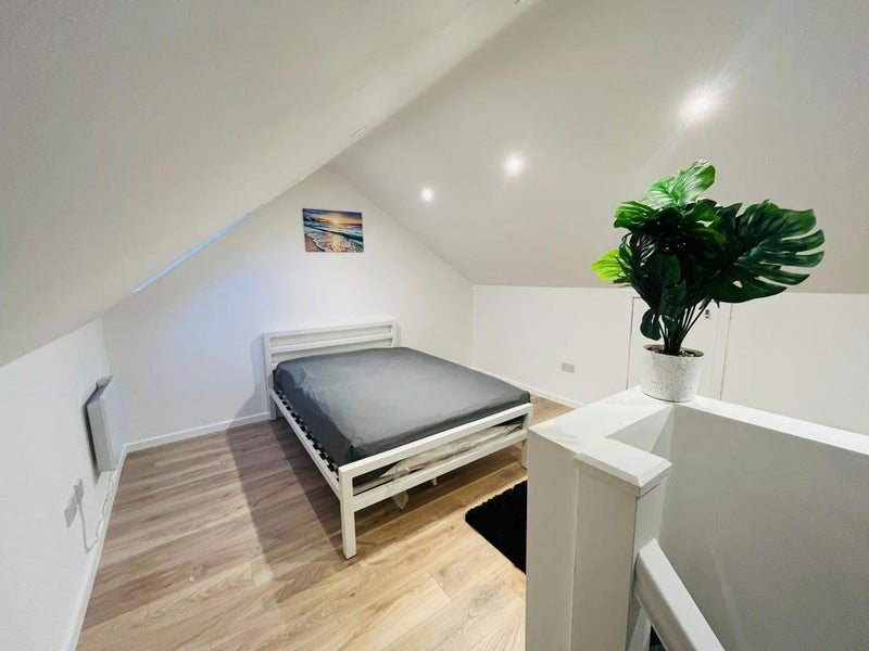 Photo 1: Single/Couples Room