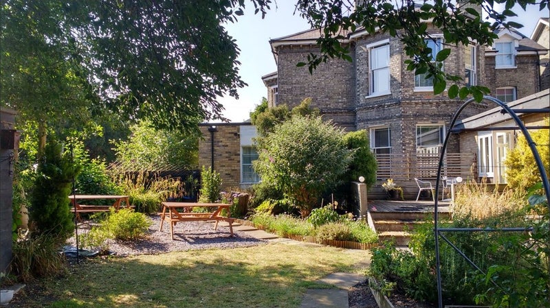 Photo 1: Garden