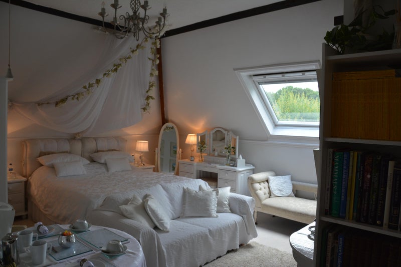 Photo 1: Broseley room