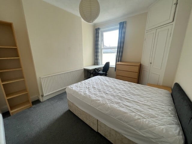Photo 1: This is the room being offered!