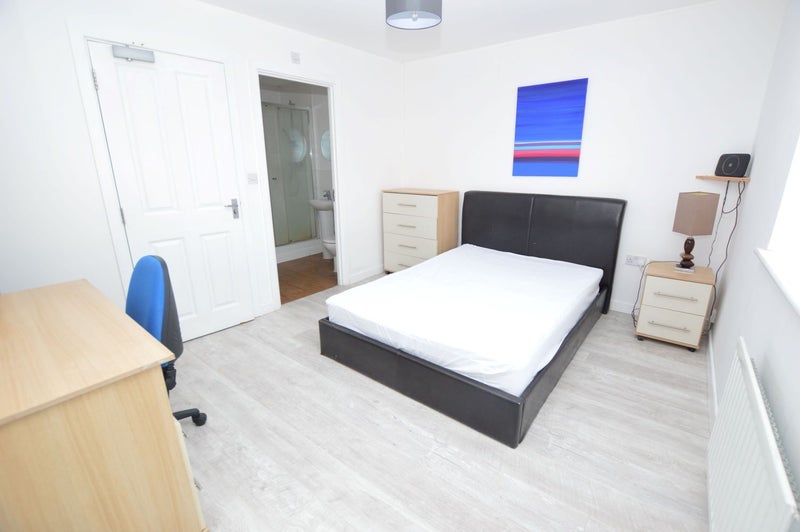 Photo 1: Room 1- £675