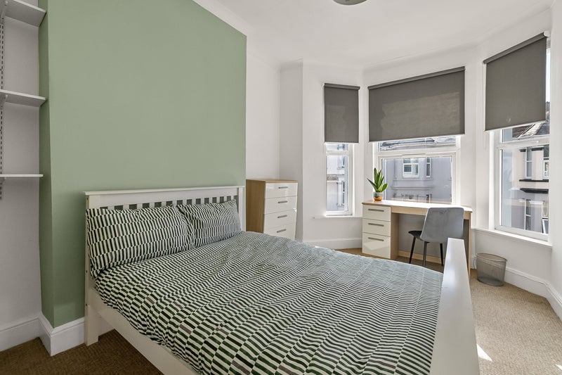 Photo 1: Bedroom 4