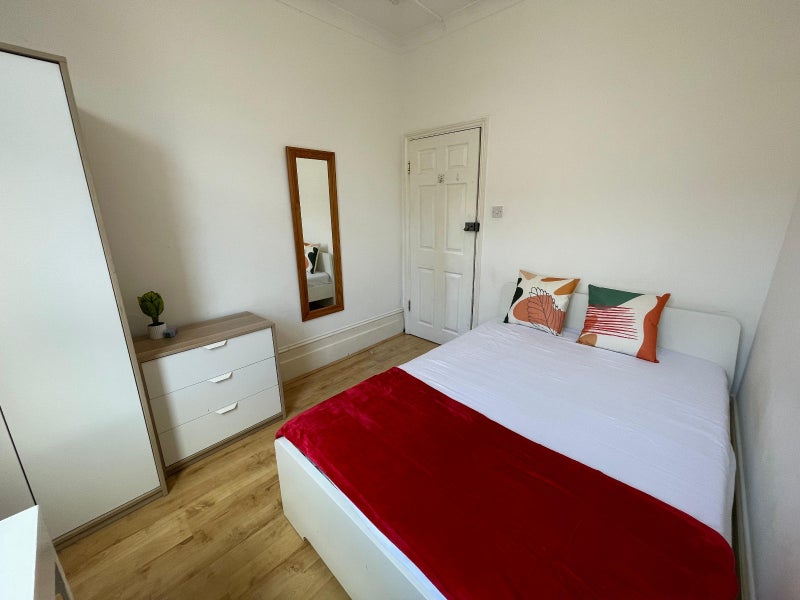 Photo 1: room 7 1040£ PCM