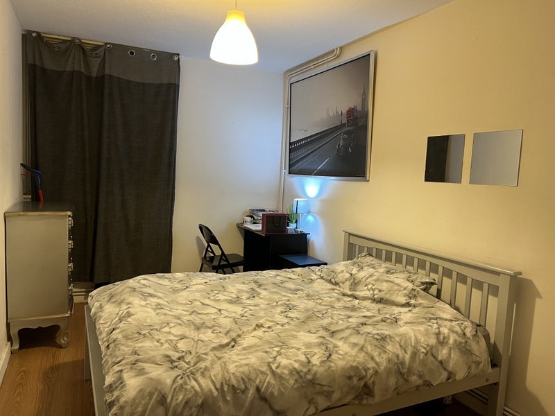 Photo 1: Room 2