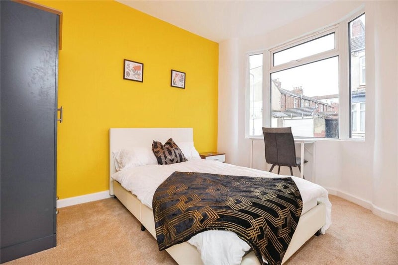 Photo 1: Bedroom 1