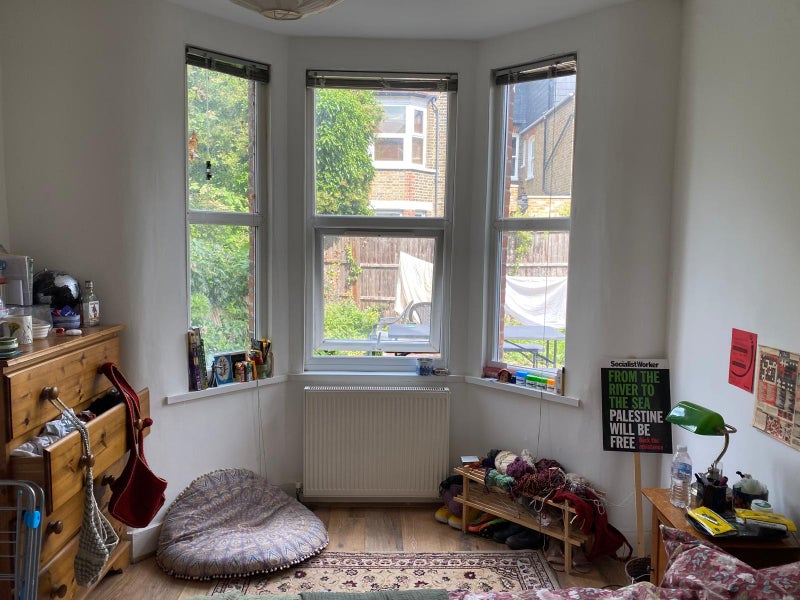 Photo 1: Bedroom available