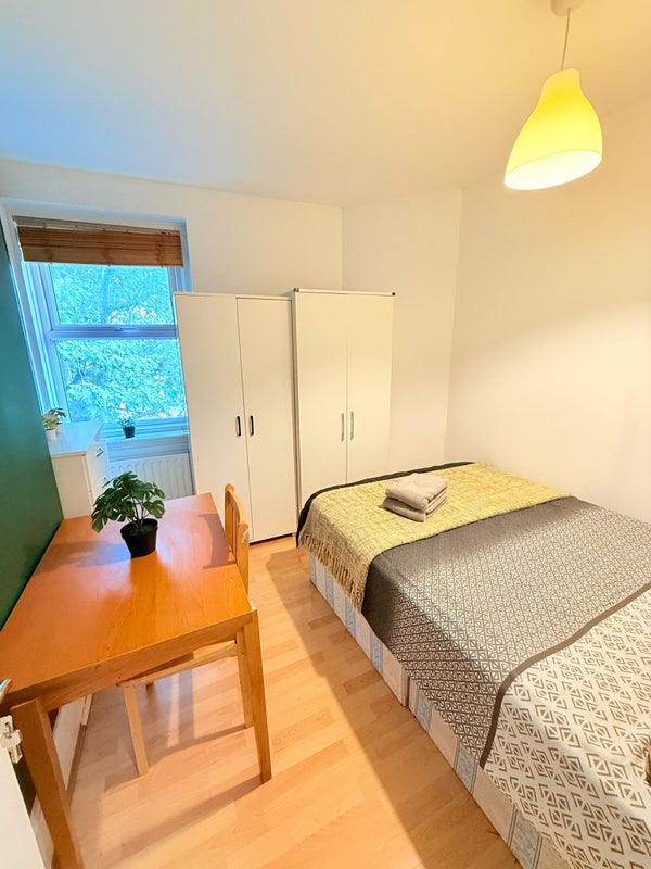 Photo 1: ROOM 4