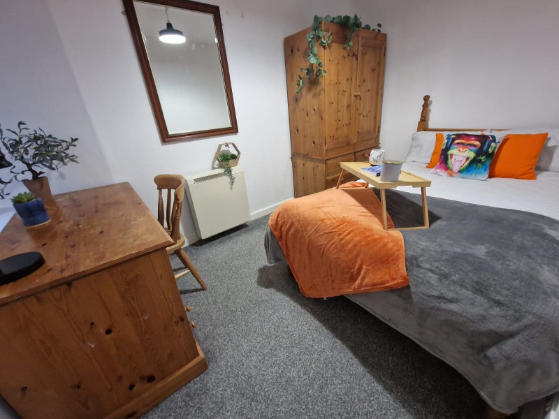 Photo 1: Room 5 from 18.10.25