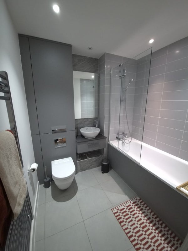 Photo 1: private bathrrom