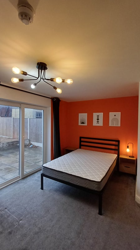 Photo 1: Room 2