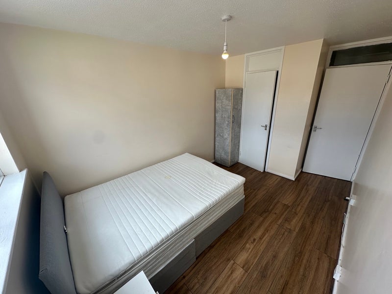 Photo 1: ROOM B