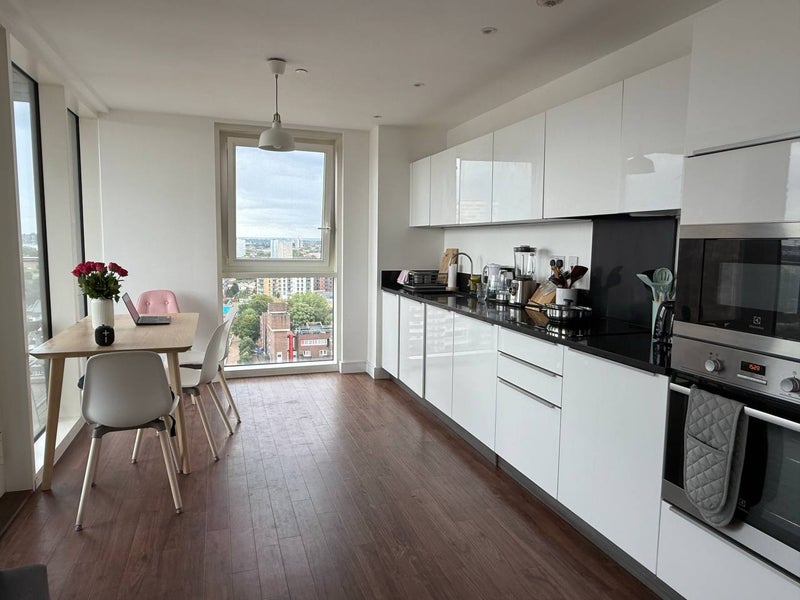 Photo 1: Kitchen