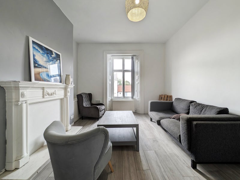 Photo 1: Relax & unwind – comfortable lounge with space to socialise
