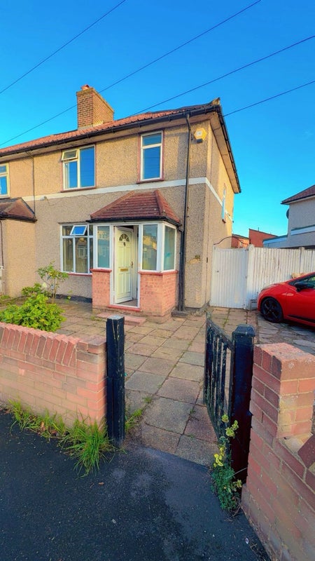 Photo 1: the house from the outside