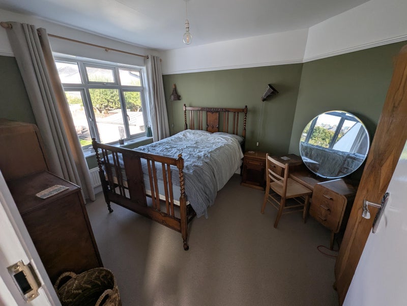 Photo 1: Furnished double bedroom