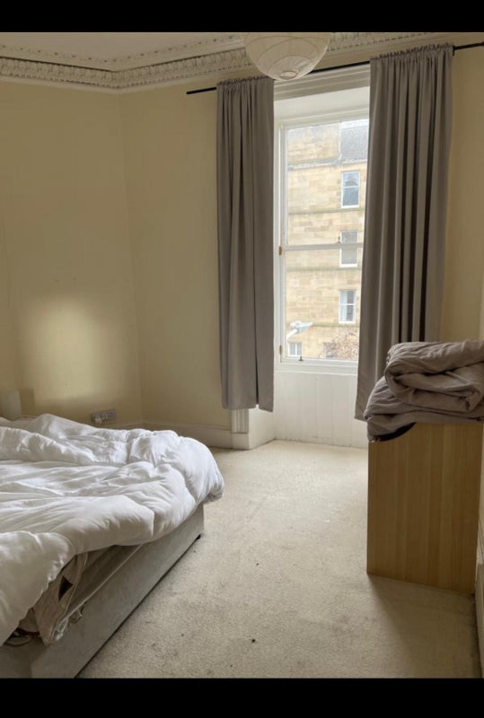 Photo 1: Bedroom (1)