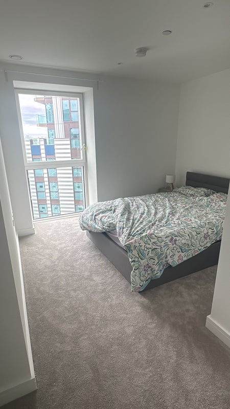 Photo 1: bedroom