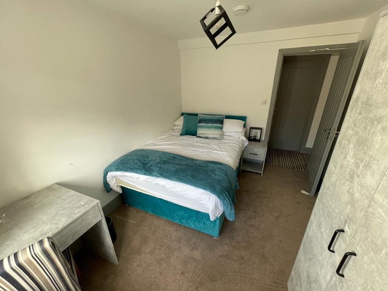 Photo 1: ROOM 4