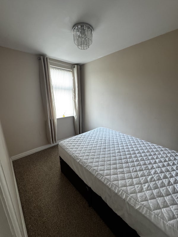 Photo 2: Bedroom 