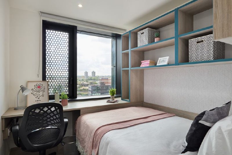 Photo 1: En-suite Room