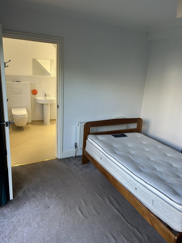 Photo 1: Main bedroom.