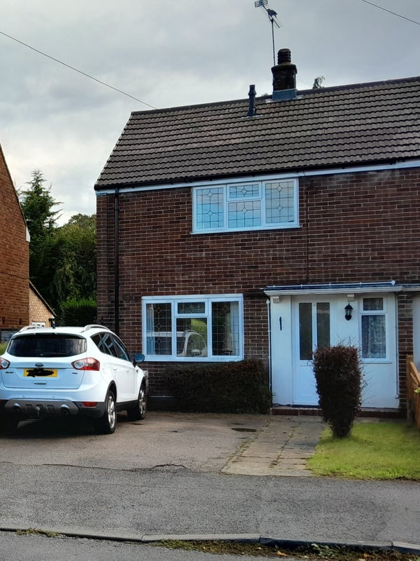 Photo 1: Parking on driveway