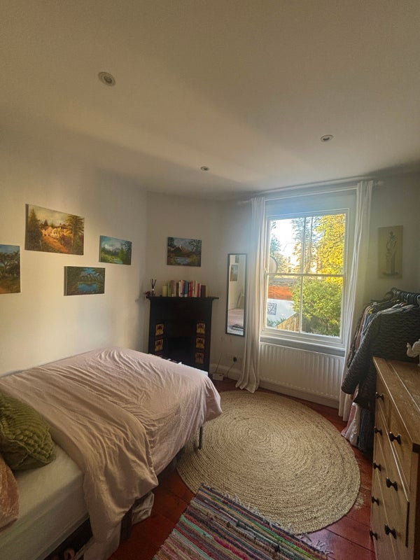 Photo 1: Bedroom