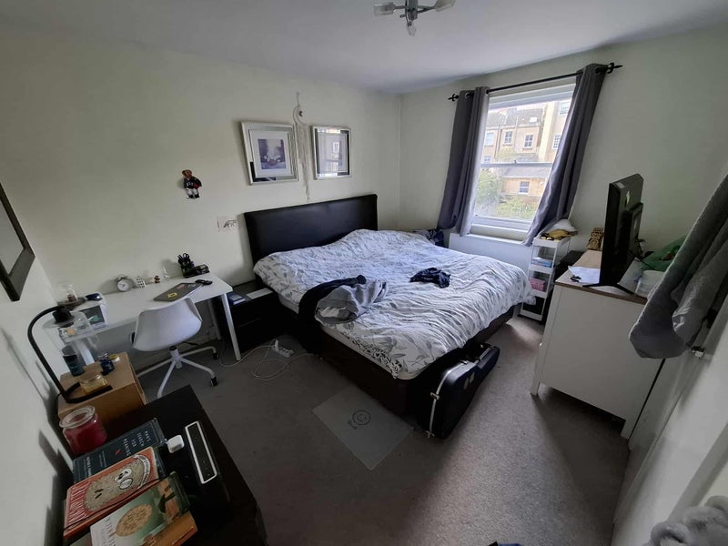 Photo 1: bedroom