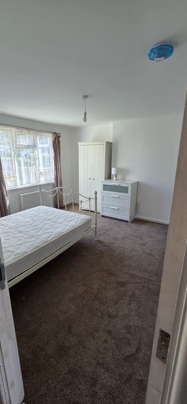 Photo 1: Extra large double room (4x4m)