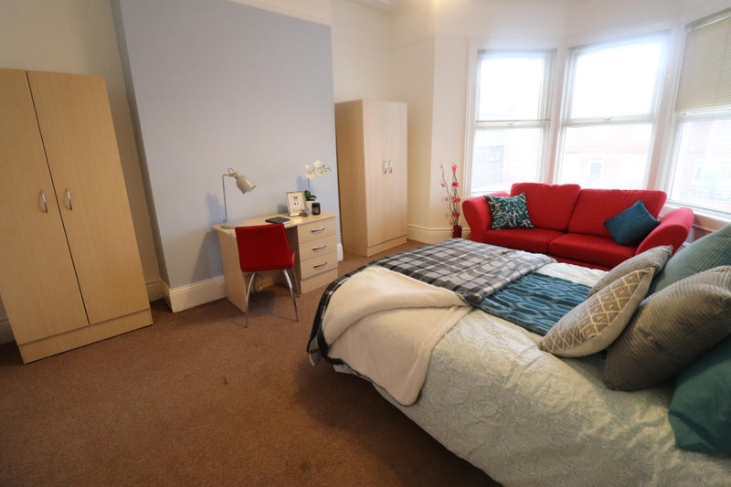 Photo 1: Room 5