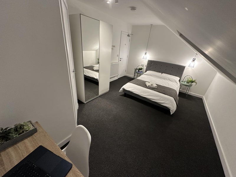 Photo 1: Bedroom