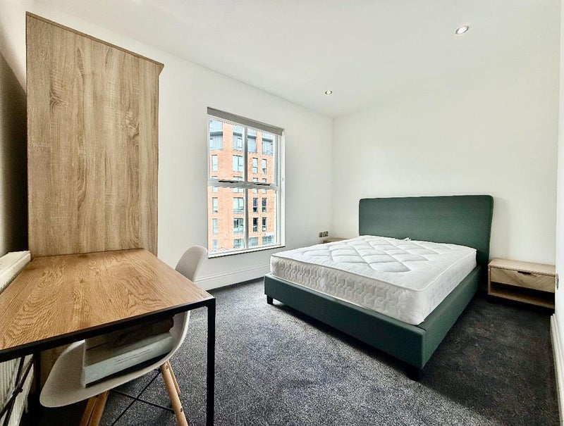 Photo 1: Room 1