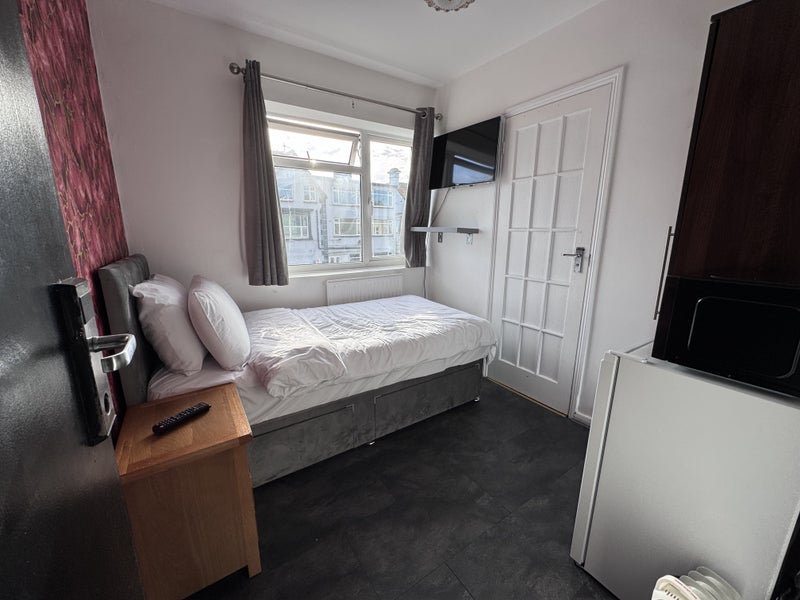Photo 1: Single Room 2