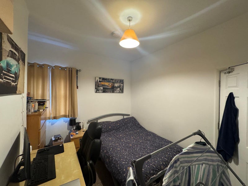 Photo 1: Room 2