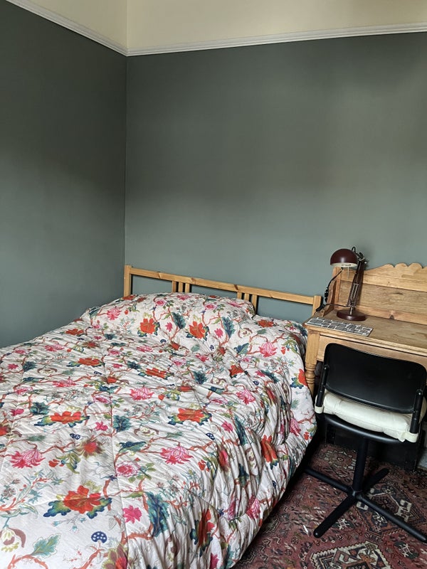 Photo 1: Bedroom 
