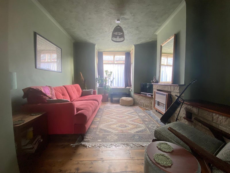 Photo 1: Sitting room