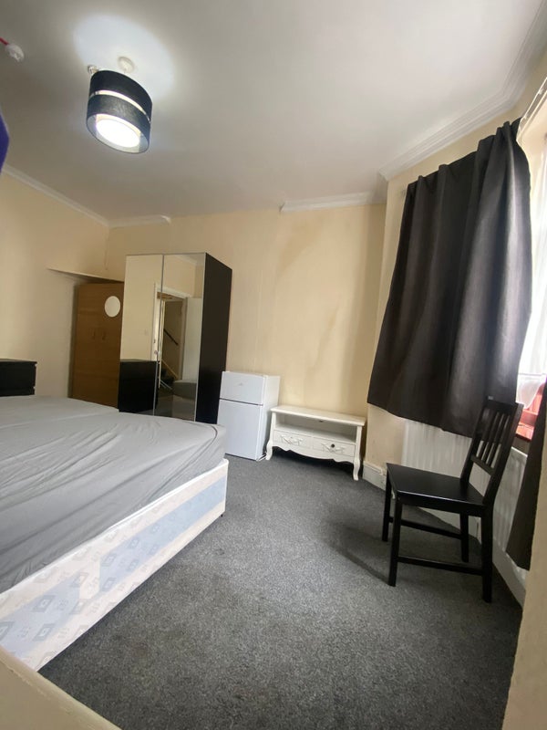 Photo 1: Room