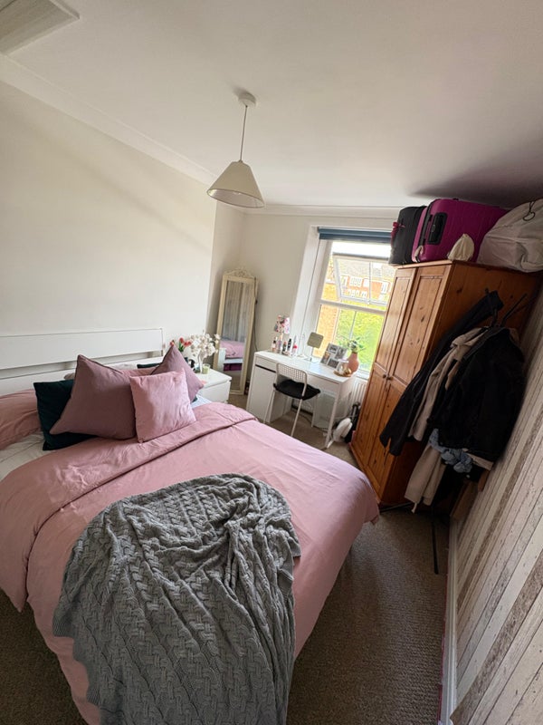 Photo 1: Available room