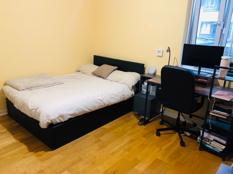 Photo 1: Bedroom