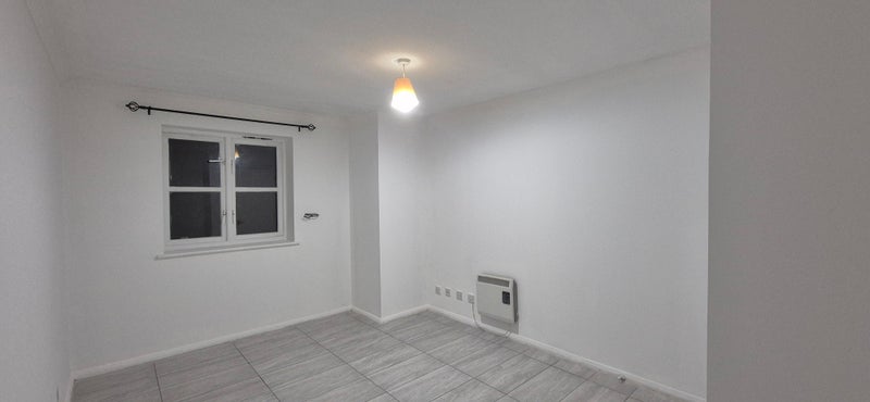 Photo 1: Bedroom