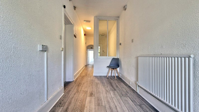 Photo 1: 1st Floor corridor
