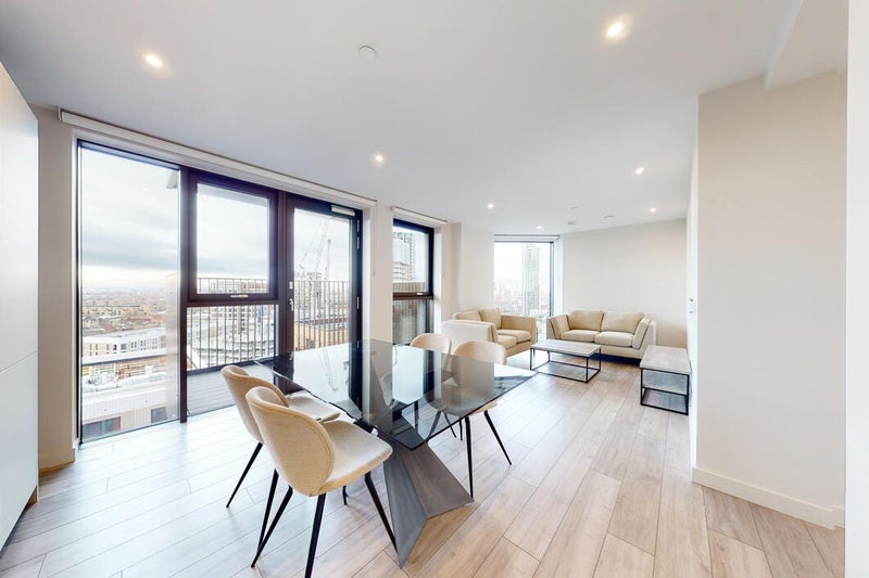 Photo 1: Living room 1