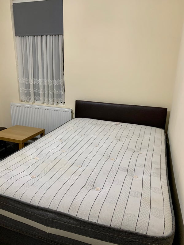 Photo 1: Double bed