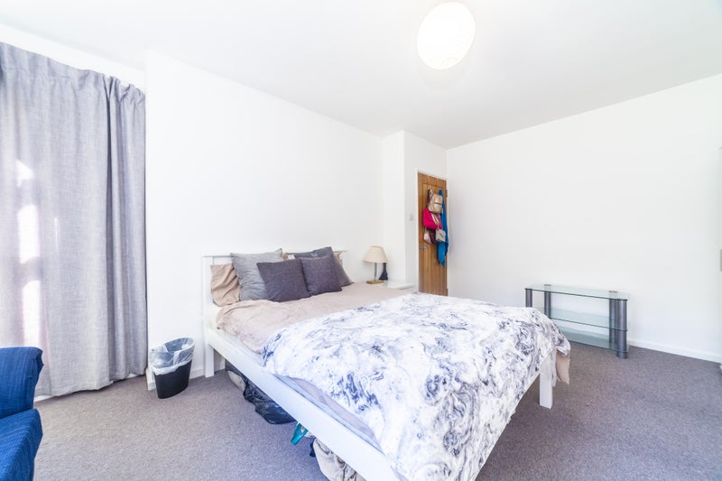Photo 1: Bedroom