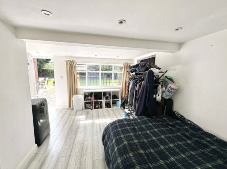 Photo 1: Garden Studio Rm2