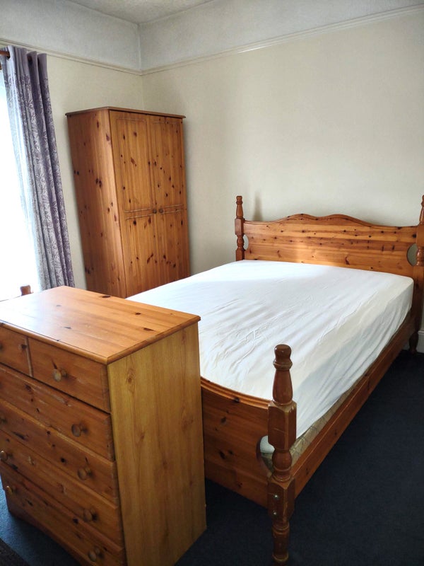 Photo 1: Room 2
