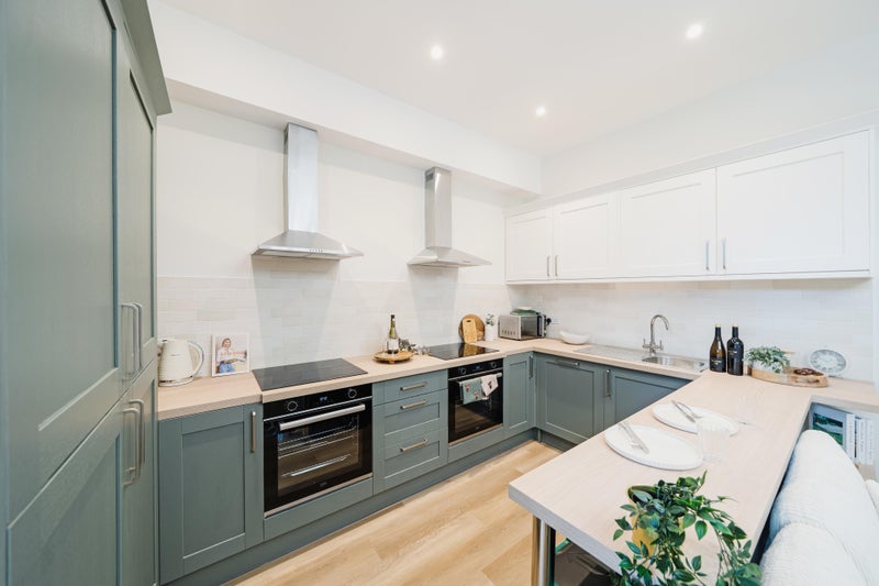 Photo 1: Kitchen